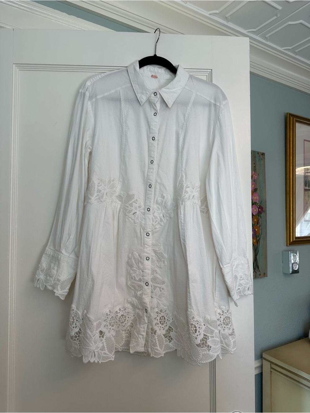 Free People White Mini-Dress with Exquisite Lace Detail - Sz Medium